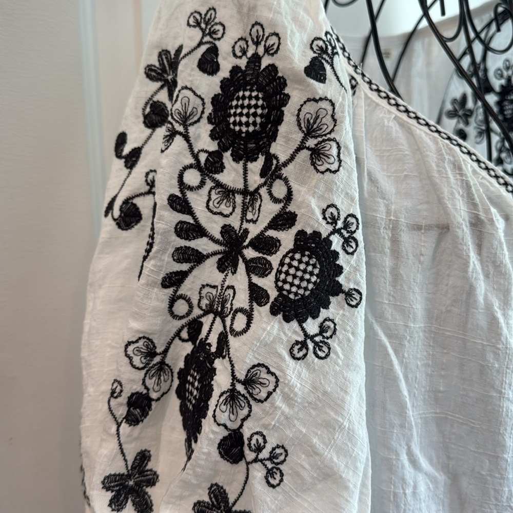 Max Studios linen embroidered blouse - Picture 2 of 4